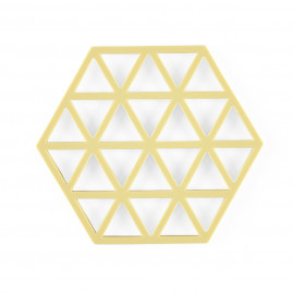 Zone Triangles - Bordskåner, Chardonnay  Triangles bordskånerne i silikone er så grafisk dekorative, at de indbyder til at lægge en flok ud i hele bordets længde uden at stille noget på dem. De er varmebestandige op til 250 °C og kan vaskes i opvaskemaski